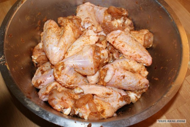 Ноги, хвосты… главное – крылья!, Кура-International–2, куриные крылья