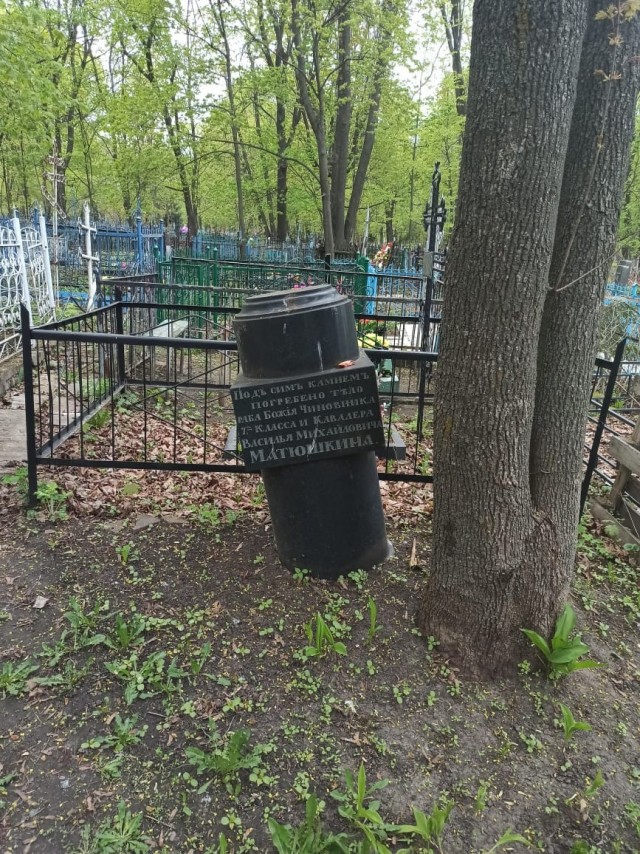 Немного атмосферных фото со старых кладбищ