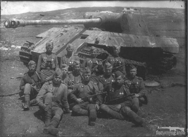 Фотографии связанных с историей Красной и Советской Армии.