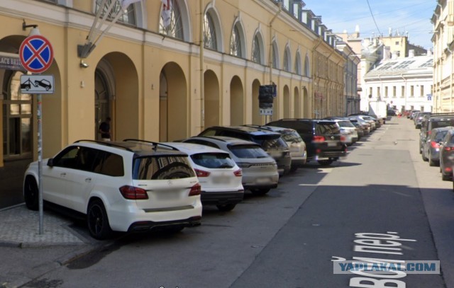 В Петербурге двое из «Лексуса» ногами забили однорукого ветерана СВО.