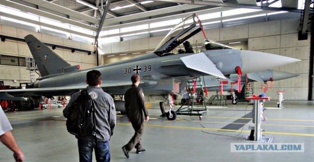 В США показали первый воздушный бой между истребителем с ИИ и пилотируемым самолетом