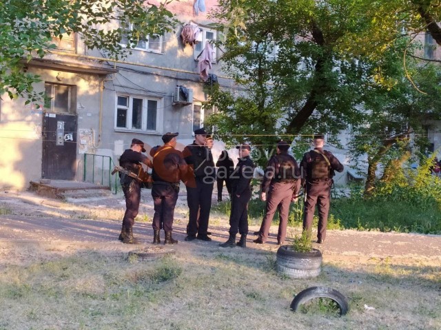 Жильцы пятиэтажки пошли на штурм собственного дома!