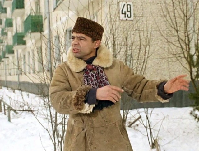 На девочку с высоты упал рулон утеплителя