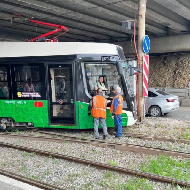 Блогерша-водитель трамвая устроила аварию в Челябинске