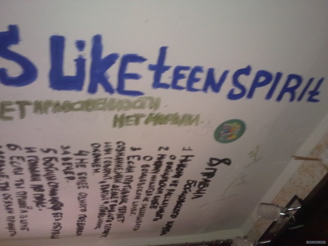 Потолок у дочки.