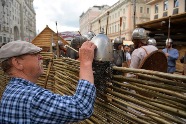 12 июня. Тверская. Картинки.