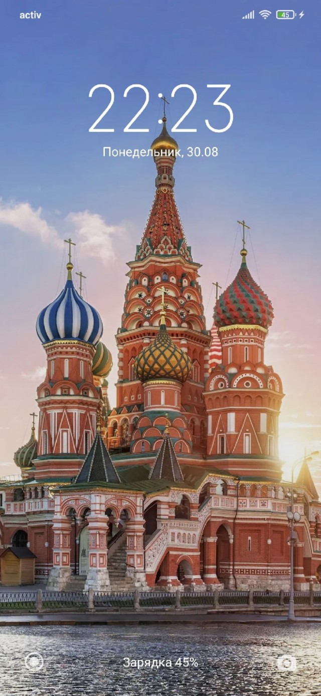 У кого что стоит на заставке телефона?