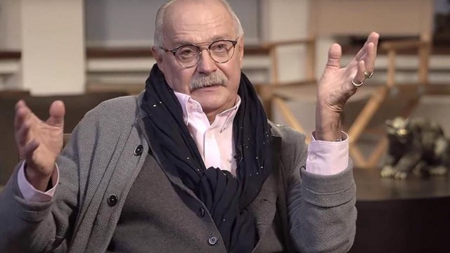 Никита Михалков пытающийся быть с народом