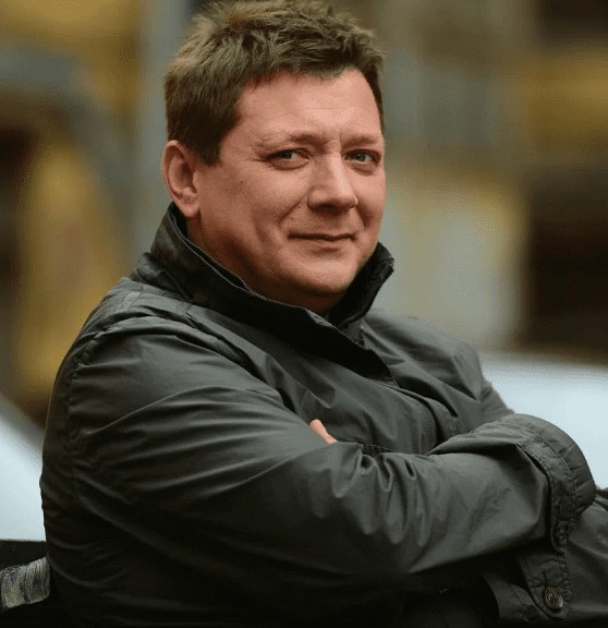 «В том, что творится на улицах, не кино виновато». Ян Цапник - от Артурчика в "Бригаде" до журналиста, гинеколога и алкоголика