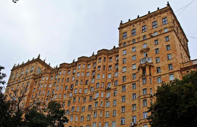 Зачем были нужны башни на сталинских домах и чем они всех пугали