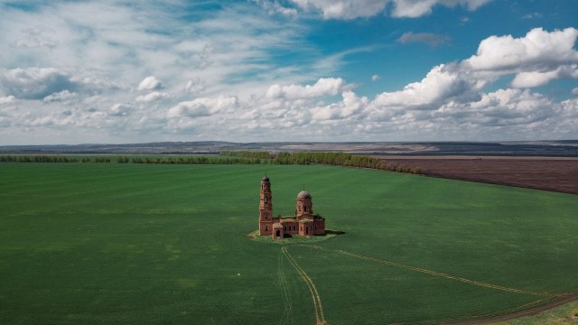 Где находится самая загадочная церковь-заброшка