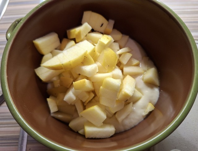 Оладьи с колбасой и сыром, а также с яблоком