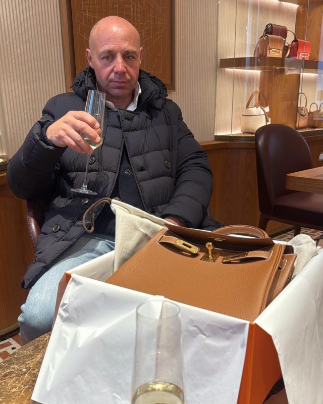 Самые грустные существа — мужья в Hermès