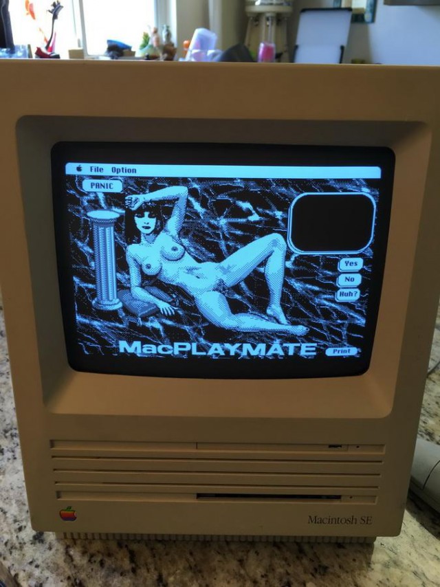 Как выглядела первая порнушка на Макинтоше 30-летней давности (16+)