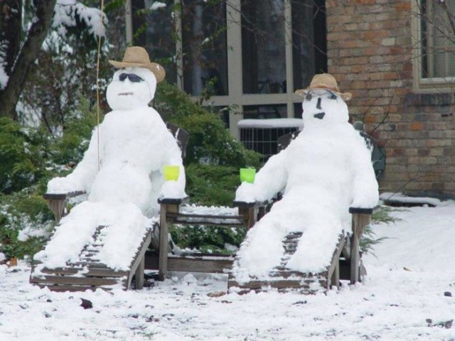 Долой скучных снеговиков! 15 способов впасть в детство и развеселить соседей