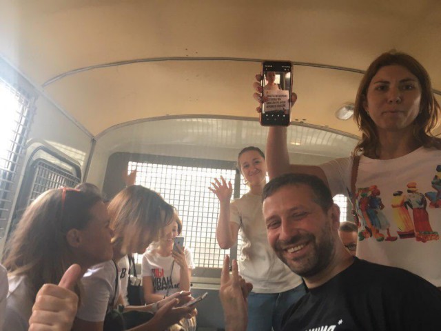 Уже более 200 человек задержали на шествии в поддержку Ивана Голунова на Чистопрудном и Цветном бульварах в Москве
