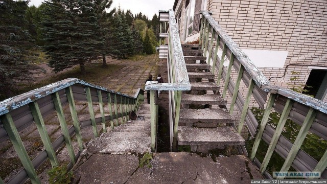 Пионерский лагерь с бассейном и бомбоубежищем