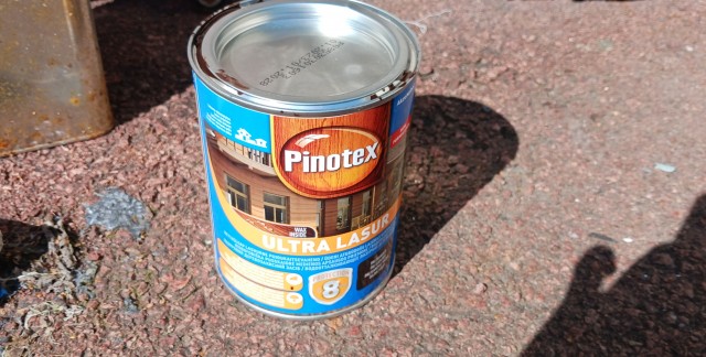 Покрасил стол (своеобразно)