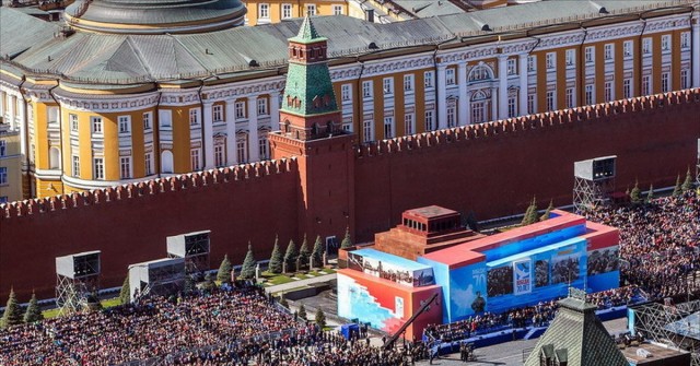 Власти Дальнегорска отказались убирать арт-объект с инопланетянином после жалобы священника на оскорбление чувств верующих