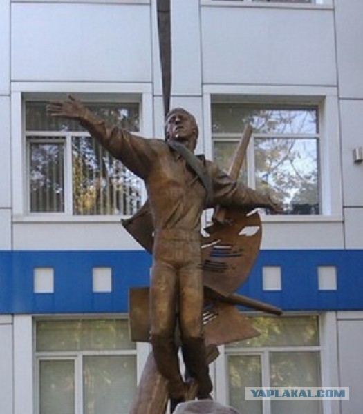 В Одессе снесли памятник Высоцкому