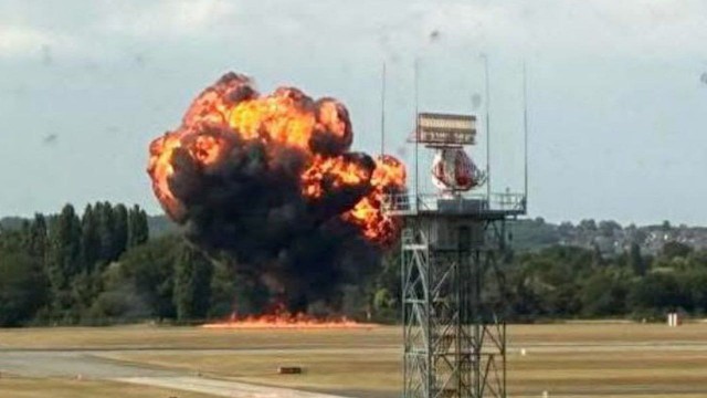 Авиакатастрофа в Великобритании: самолёт рухнул сразу после взлёта