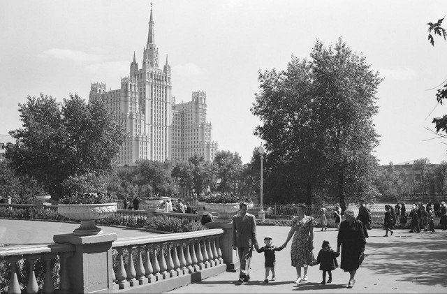 Москва и москвичи. Двадцатый век. 02.09.25