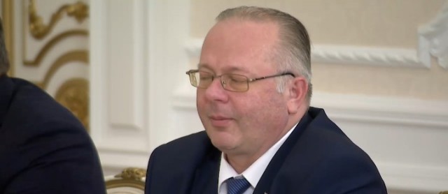 «И что, под язык кладёшь и голова кружится?»
