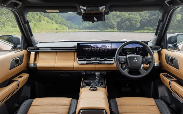 Mitsubishi Motors 2 сентября провела мировую премьеру нового внедорожника Pajero
