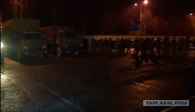 Аэропорты Крыма заблокированы российскими военными