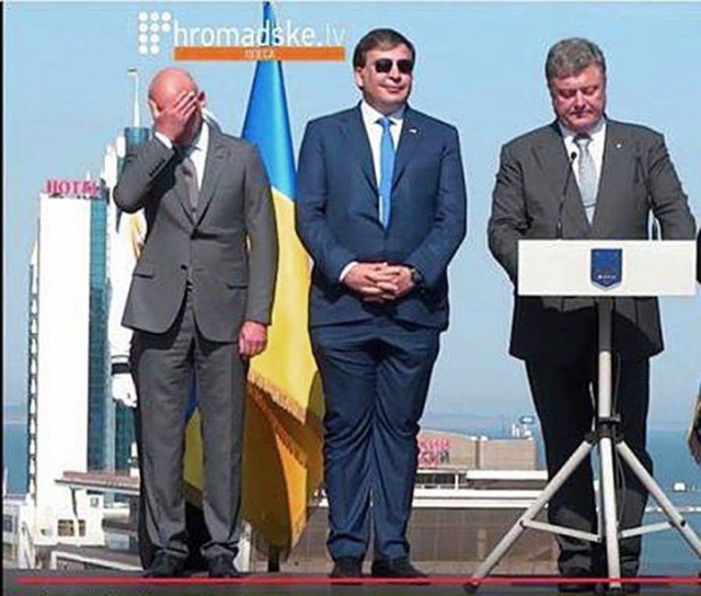 Премьер-министр Украины Арсений Яценюк подал в отставку