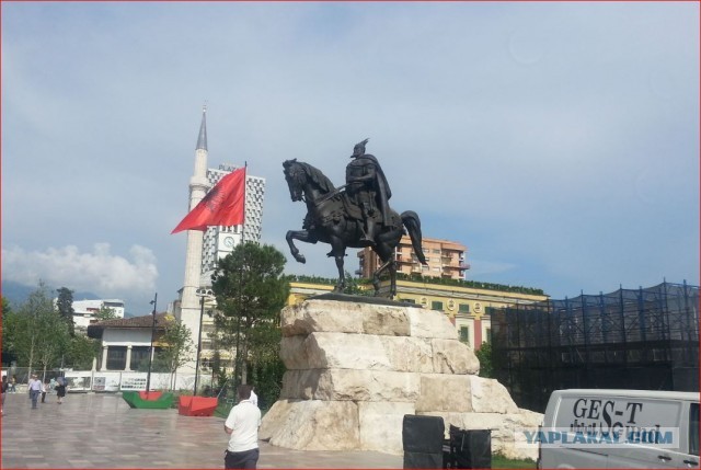Страна орлов, мерседесов и бункеров