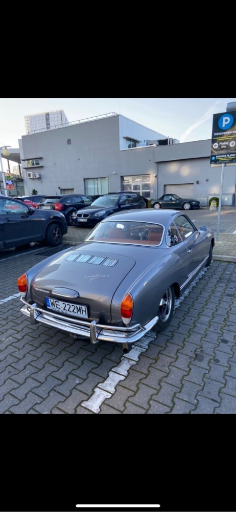 Старенький  Volkswagen Karmann-Ghia