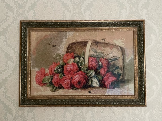 А я вышиваю