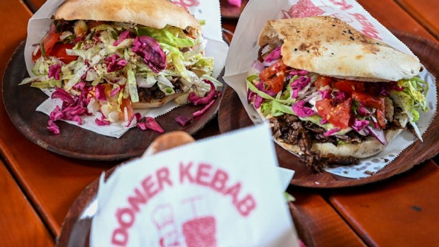 Турция хочет запретить нынешний «дёнер-кебаб» в Евросоюзе