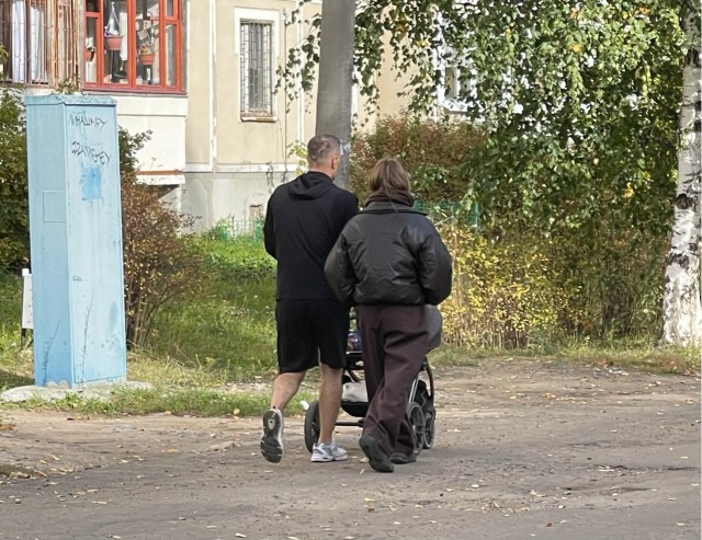 Выгляни, посмотри какая на улице погода