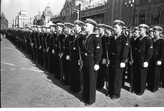 Военный парад весна 1951 года.