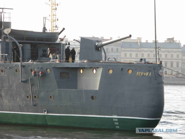 Вывод крейсера "Аврора" на ремонт
