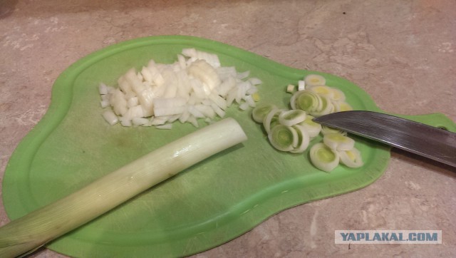 Драники в горшочках с мясом и грибами.