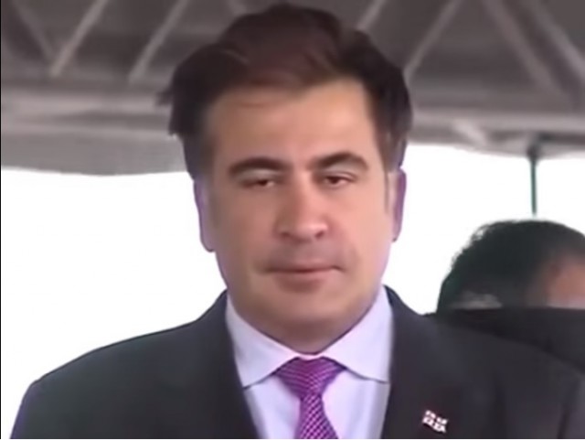 БГ поет в метро