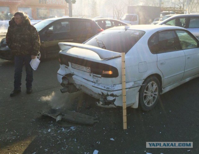 Он затонировал себе заднюю оптику и получил сразу же два ДТП в солнечный день