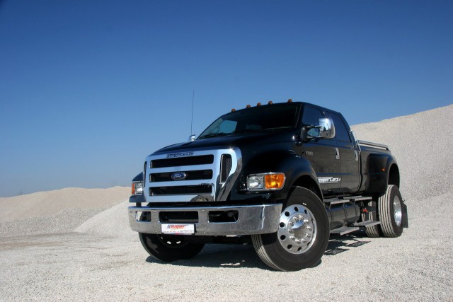 Любителям монстров посвящается - Ford F -650 от тюнинг-ателье Geiger