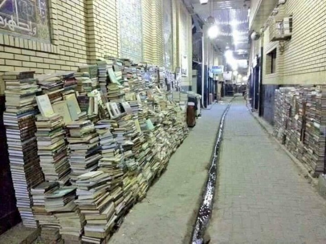 В Ираке на книжном рынке книги на ночь оставляют без присмотра