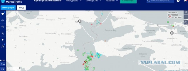 На Крымском мосту перекрыто движение и отключено освещение в связи с мерами безопасности из-за атаки украинских дронов.