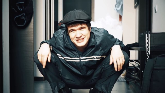Лёха ищет девушку.