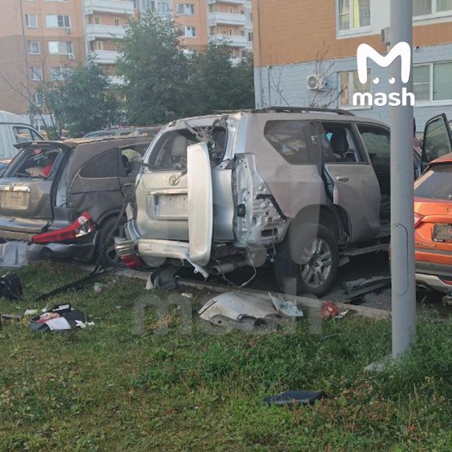 Тойота Лендкрузер взорвалась на севере Москвы