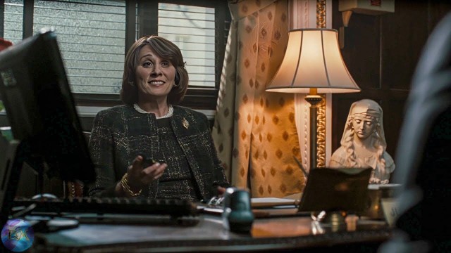 Гражданин! Уберите телефон!