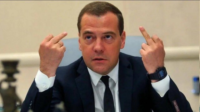 Единороссов призвали на землю