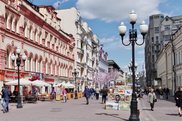 Москва при Брежневе и сейчас на 20 кадрах сделанных в одних и тех же местах