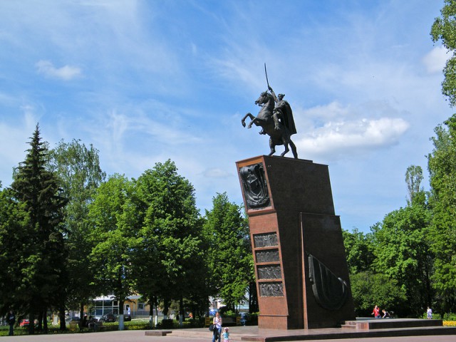 На Харьковщине снесли памятник Чапаеву