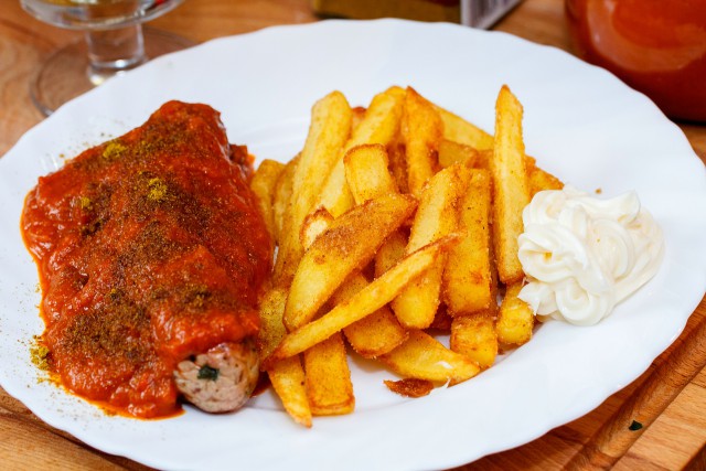 Легендарный немецкий фастфуд "Карривурст с картофелем фри"